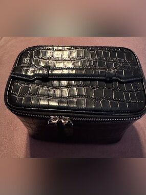 Croc-Embossed Shiny Black Zip Cosmetic Case NWOT